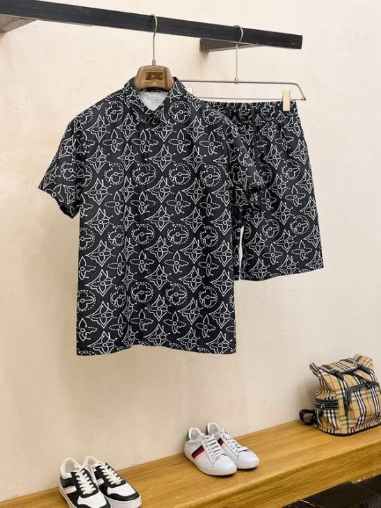 Picture of LV Shirt Pant Suits _SKULVM-3XL25cx24523122